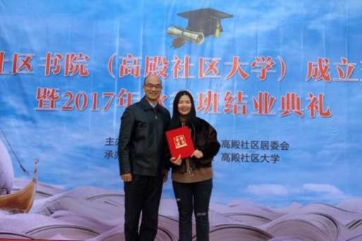 图片包含 人, 站, 男人, 女人描述已自动生成 图片包含 人, 站, 男人, 女人描述已自动生成